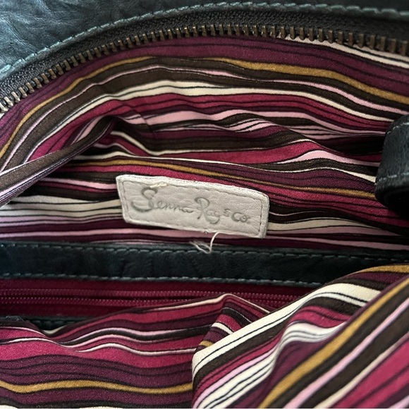 Elegant Leather Crossbody Bag - Picture 6 of 12